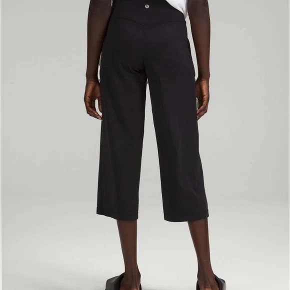Lululemon Athletica Align Super-High-Rise Wide-Leg Crop 23" Women’s Size 8 - Picture 1 of 7